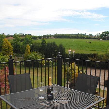 Upside Down House - Sleeps Up To 6 Guests - Great For Family And Friends Gatherings,Corporate Events ,Near Sherwood Forest At Fairview Farm In Nottingham Set In 88 Acres Экстерьер фото