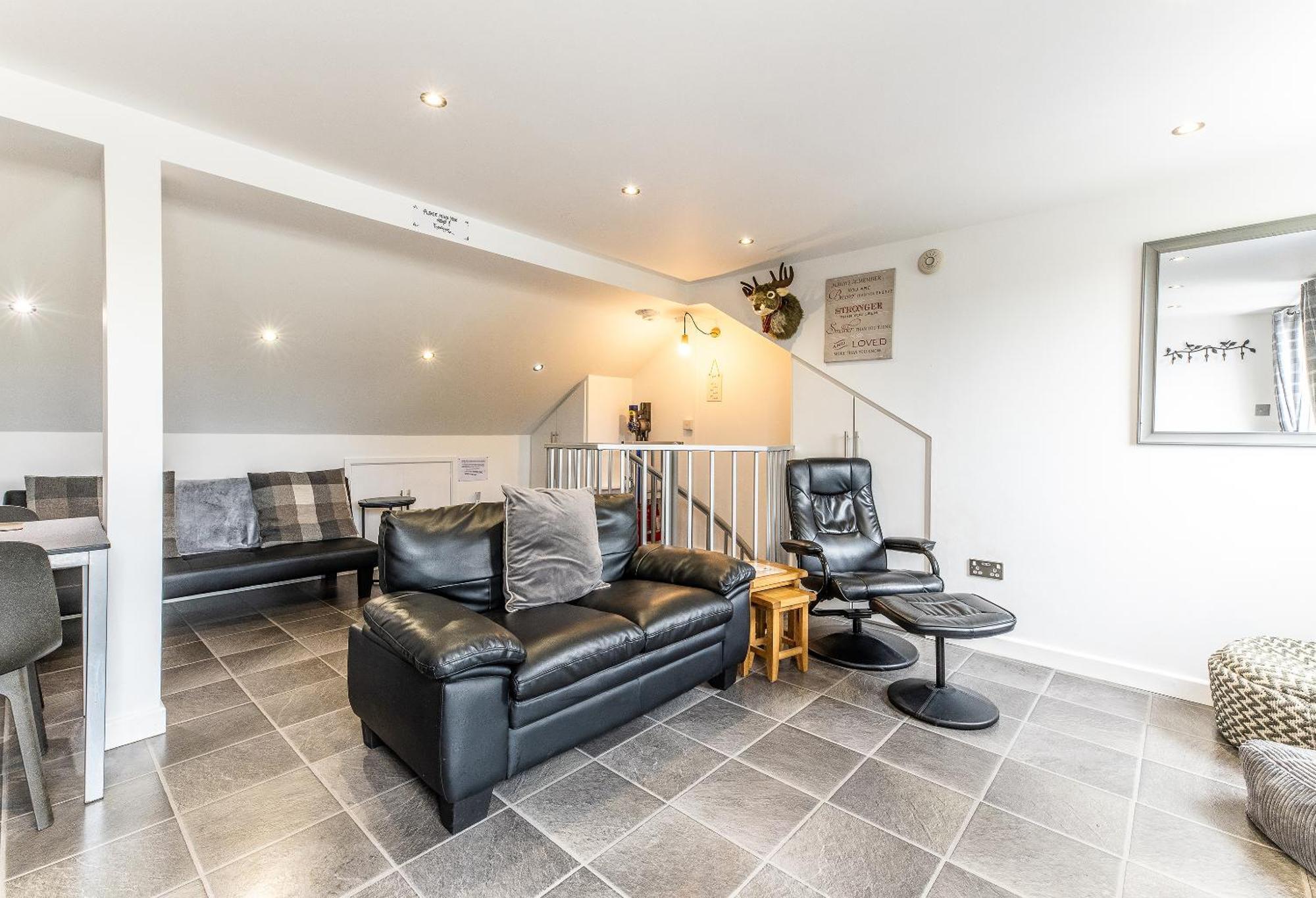 Upside Down House - Sleeps Up To 6 Guests - Great For Family And Friends Gatherings,Corporate Events ,Near Sherwood Forest At Fairview Farm In Nottingham Set In 88 Acres Экстерьер фото
