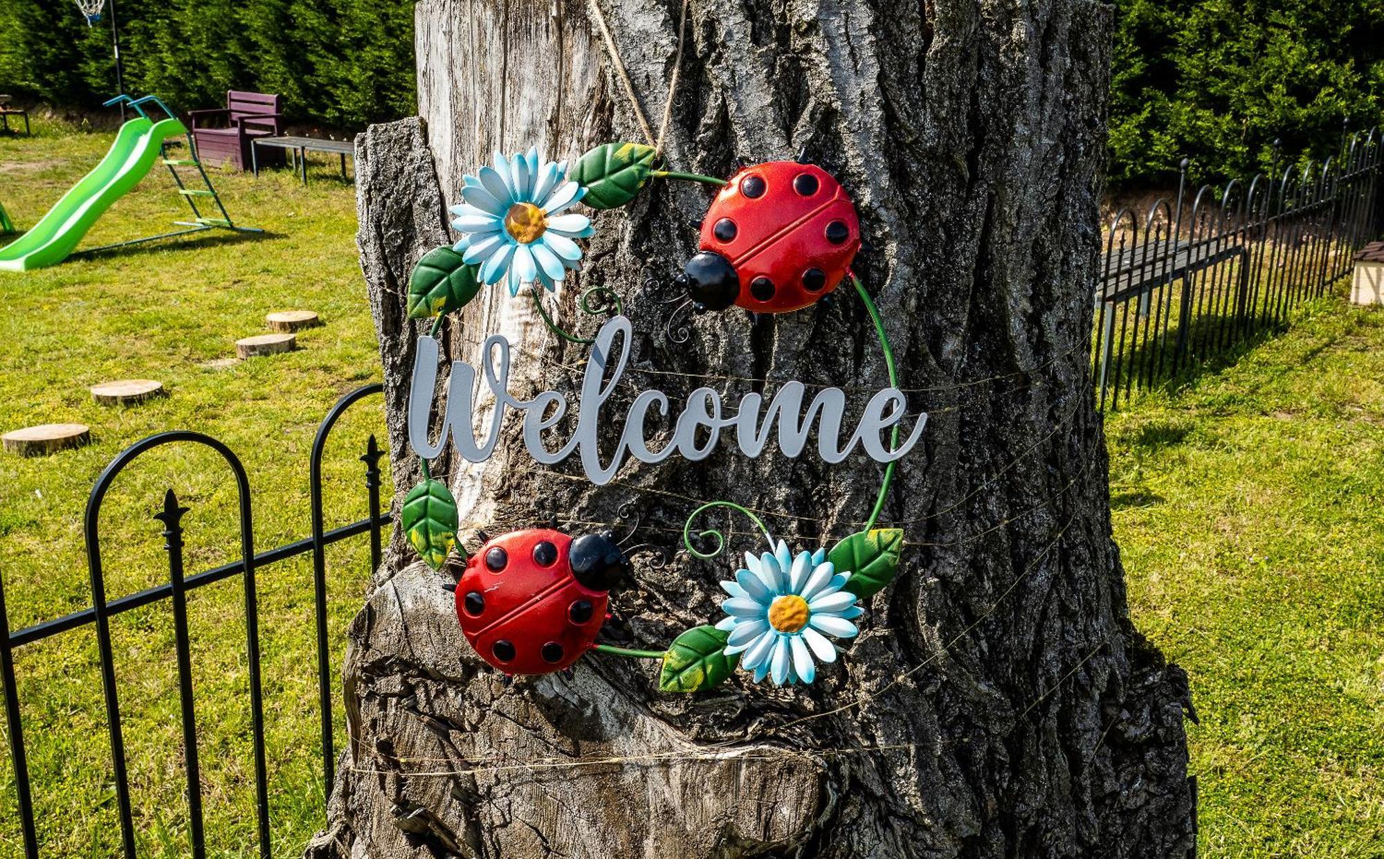 Upside Down House - Sleeps Up To 6 Guests - Great For Family And Friends Gatherings,Corporate Events ,Near Sherwood Forest At Fairview Farm In Nottingham Set In 88 Acres Экстерьер фото