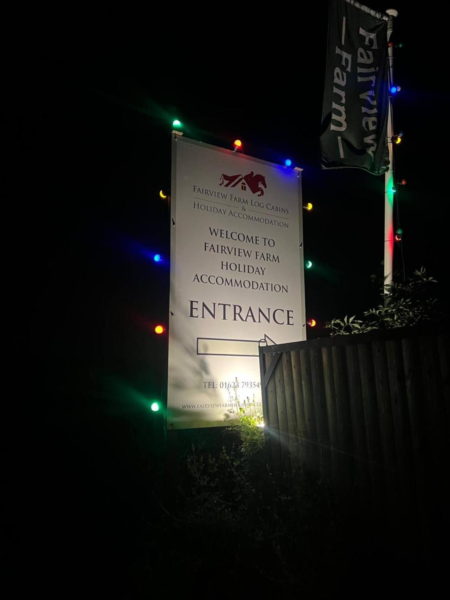 Upside Down House - Sleeps Up To 6 Guests - Great For Family And Friends Gatherings,Corporate Events ,Near Sherwood Forest At Fairview Farm In Nottingham Set In 88 Acres Экстерьер фото