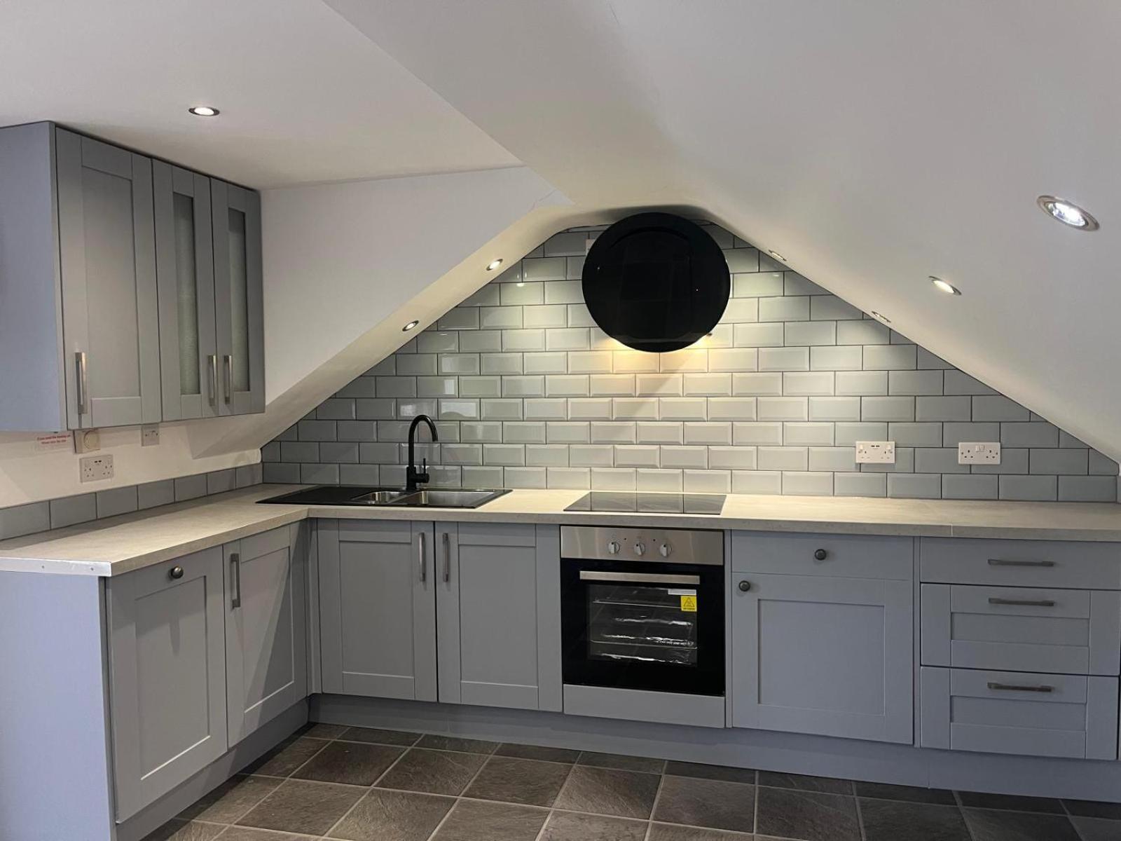 Upside Down House - Sleeps Up To 6 Guests - Great For Family And Friends Gatherings,Corporate Events ,Near Sherwood Forest At Fairview Farm In Nottingham Set In 88 Acres Экстерьер фото