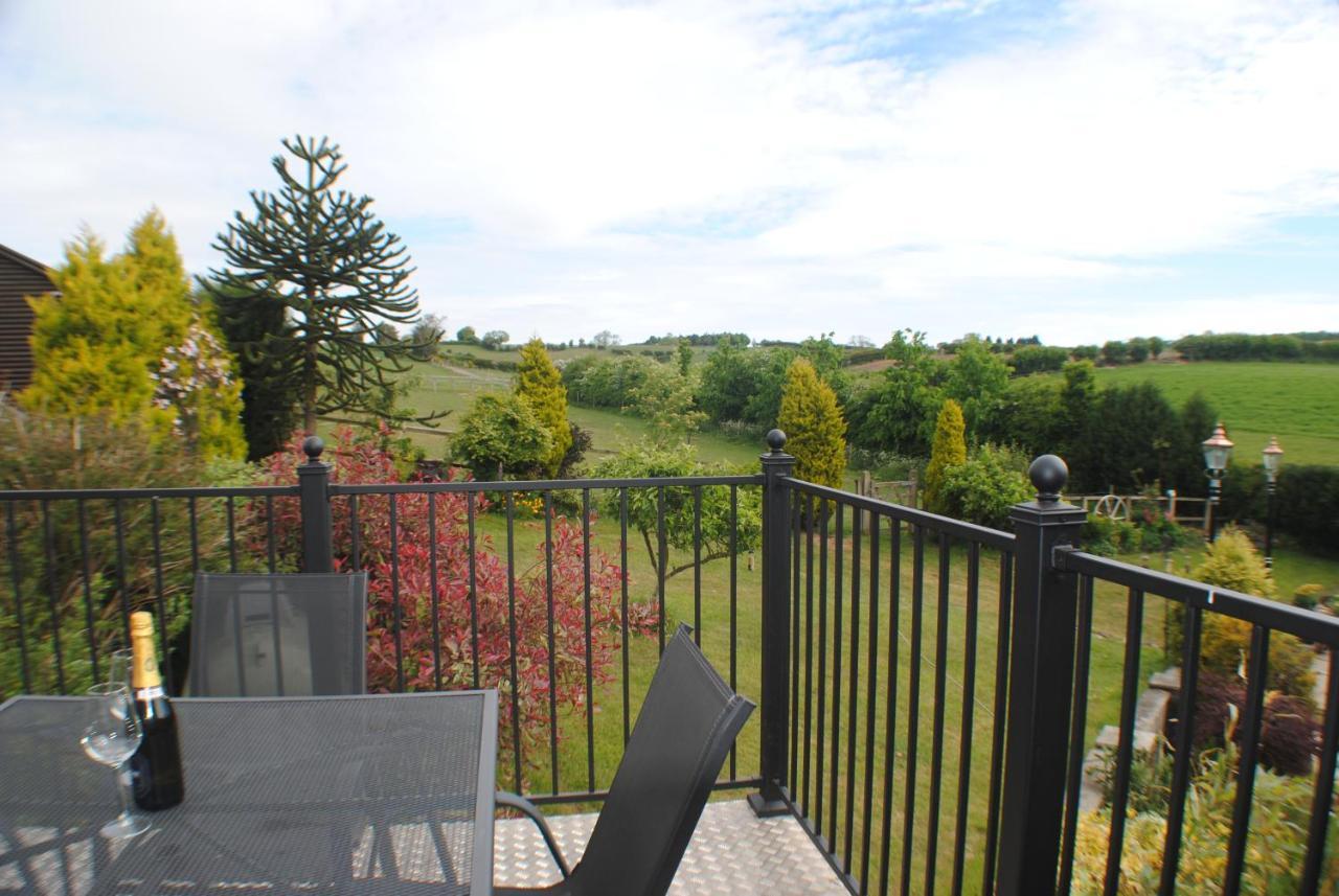 Upside Down House - Sleeps Up To 6 Guests - Great For Family And Friends Gatherings,Corporate Events ,Near Sherwood Forest At Fairview Farm In Nottingham Set In 88 Acres Экстерьер фото